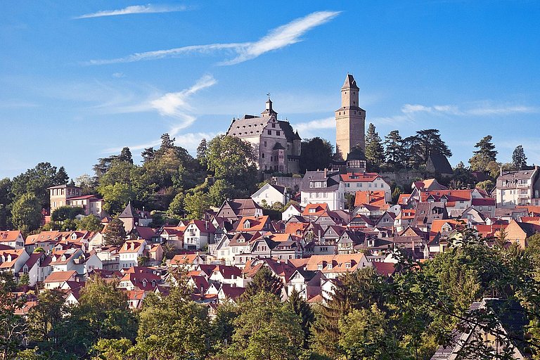 Stadtansicht von Kronberg im Taunus mit Burg
